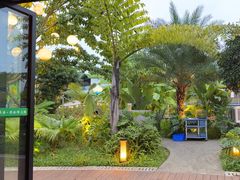 -茅草房·河畔园林火锅