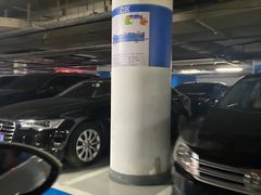 -蓝色港湾停车场