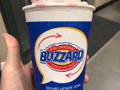 草莓麦片碎暴风雪-DQ·蛋糕·冰淇淋(富华里店)