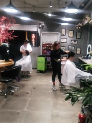 -时尚殿堂明星门店