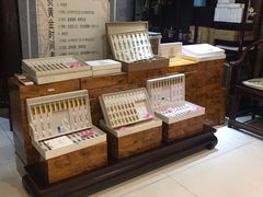 -莱蔻·圣灸堂·推拿艾灸(天山店)