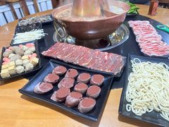 -果松木炭酸菜铜火锅·外婆参鸡汤