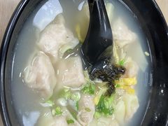 鲜肉小馄饨-王家沙点心店(西康路店)