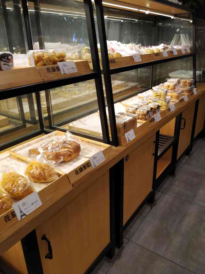 花旗蛋糕-"我的爱意乘着童年的纸飞机绕过池塘再穿越.