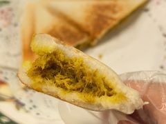咖喱吞拿鱼角-喜莲咖啡