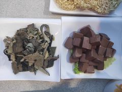 -墨脱石锅椰子鸡•香草鸭•东山羊(大东海店)