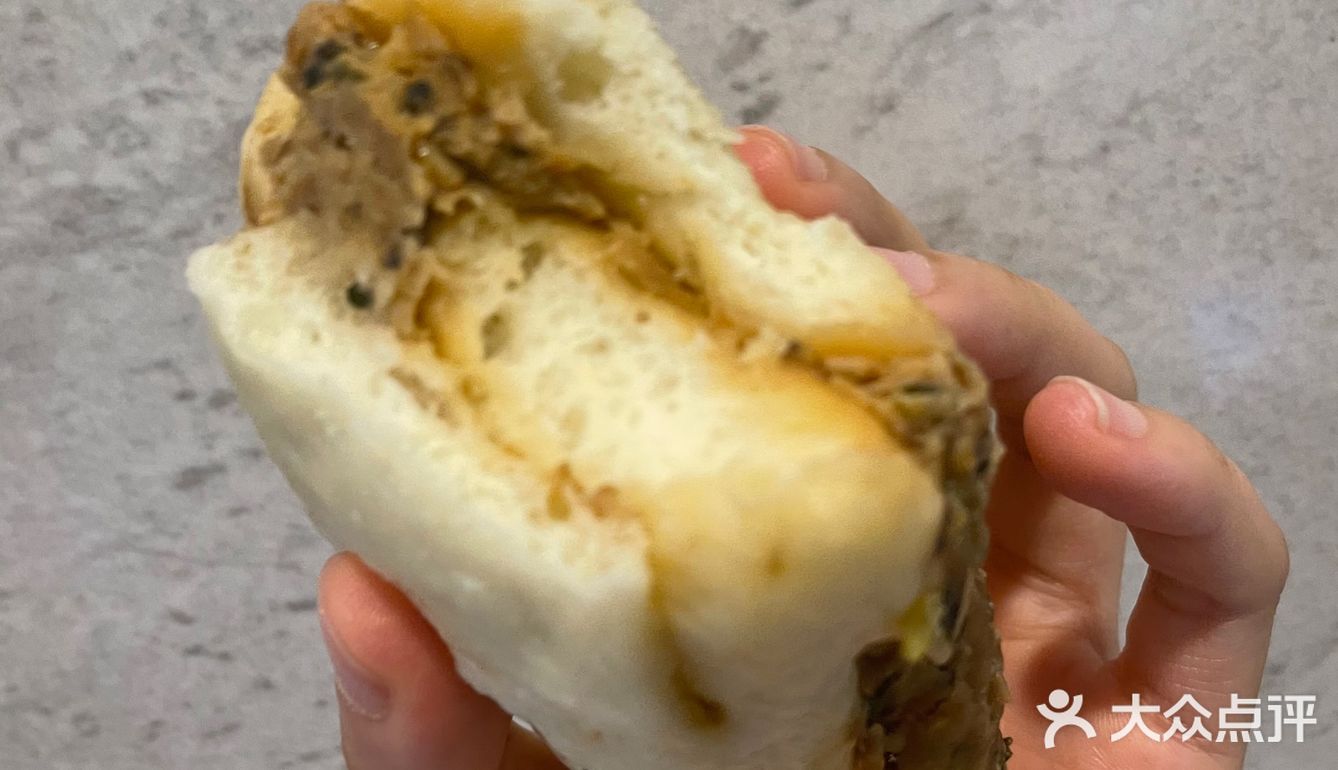 自制早饭之肉龙卷和杂豆包～