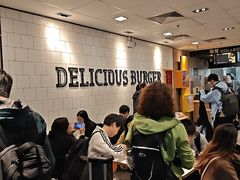 -麦当劳(上海虹桥站30B检票口楼上)