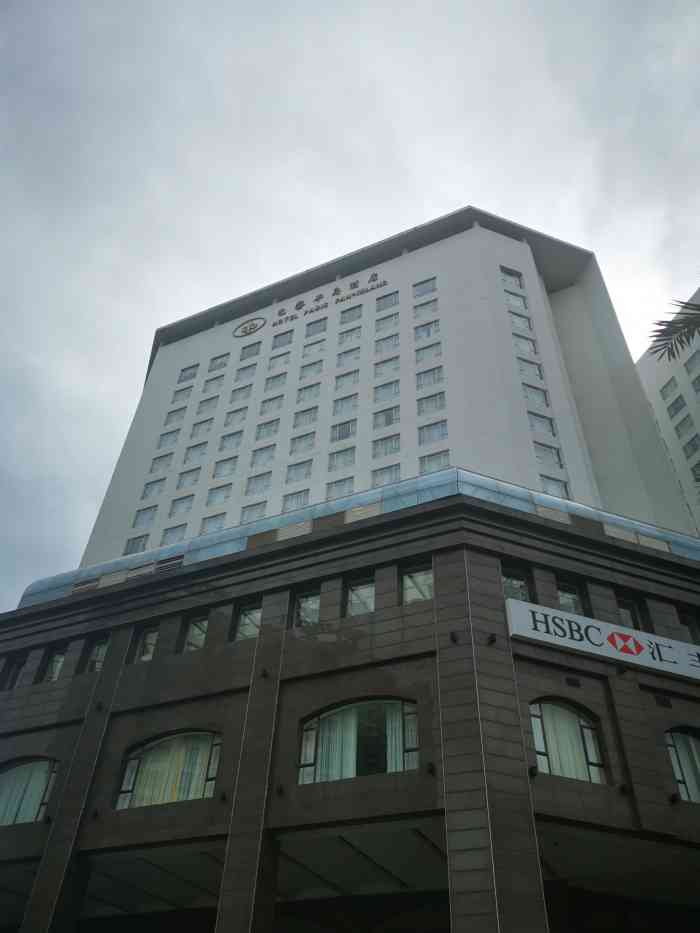 汕尾巴黎半岛酒店-"位置不错,外观看着也像个五星级,但是酒店.