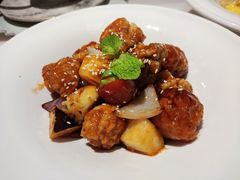 椰果菠萝咕噜肉-闻见中国海南菜(K11店)