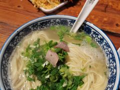 -东大桥小国抻面烧烤(长通路店)