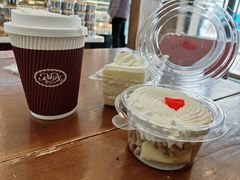 -红宝石·鲜奶小方·海派西点房(万航店)