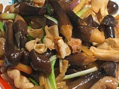 鸡枞菇炒鱼杂-淘米捞·米汤脆鲩鱼火锅(福田皇岗店)