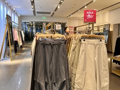 -URBAN REVIVO(济南领秀城贵和购物中心店)
