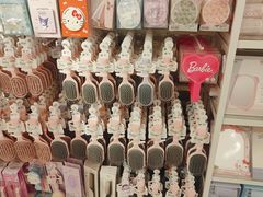 -名创优品(北京新中关购物中心地铁层店)