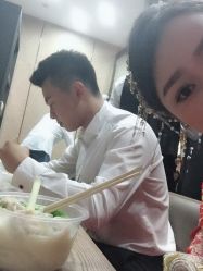 -现代经典婚纱摄影