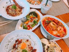 -Chom Cafe and Restaurant