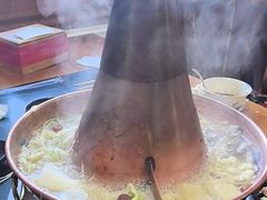 -果松木炭酸菜铜火锅·外婆参鸡汤