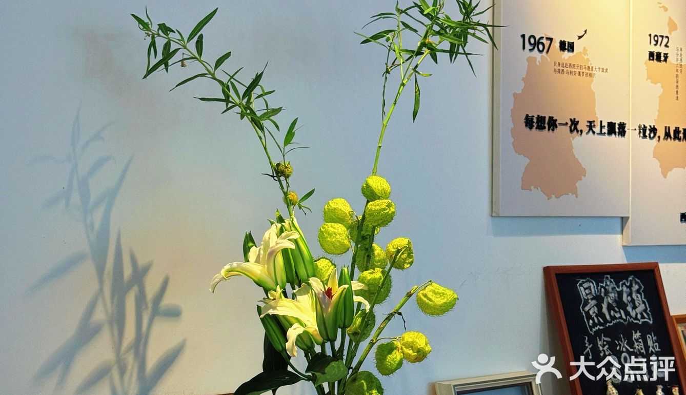 🍓如果有来生，要做一棵树，站成永恒。三毛印记