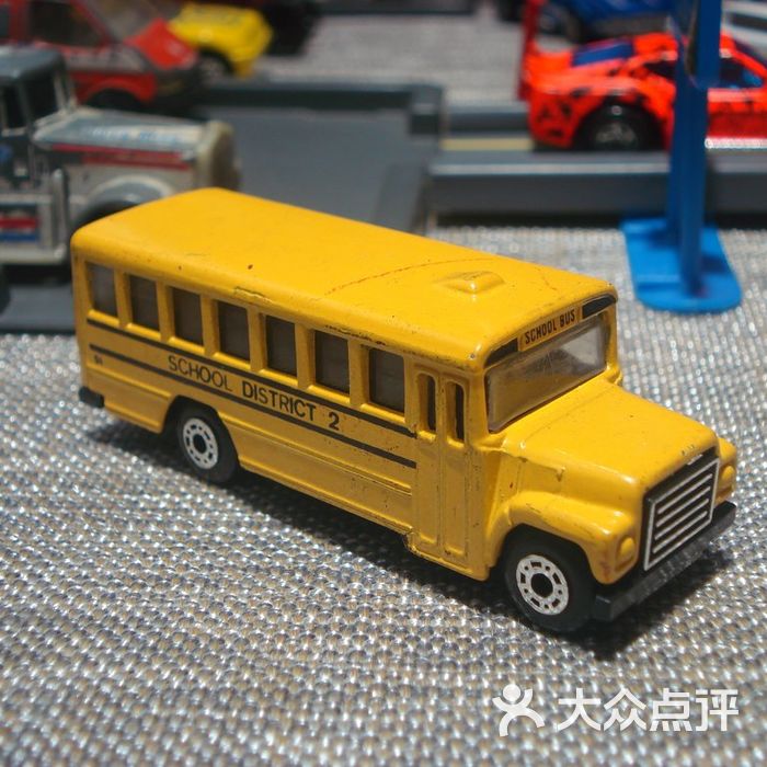 "火柴盒"万国校车