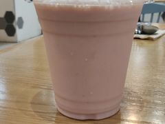 草莓奶昔-HELLO 27 意面·沙拉·帕尼尼