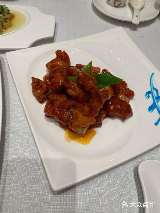 新雅粤菜馆(南京东路店)菠萝咕咾肉图片