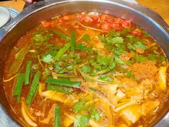 -野山舂·贵州现舂酸汤火锅(鸿通城店)