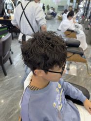 -藤野造型烫染·漂发