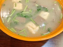 鸭血油豆腐汤-大龙汤包