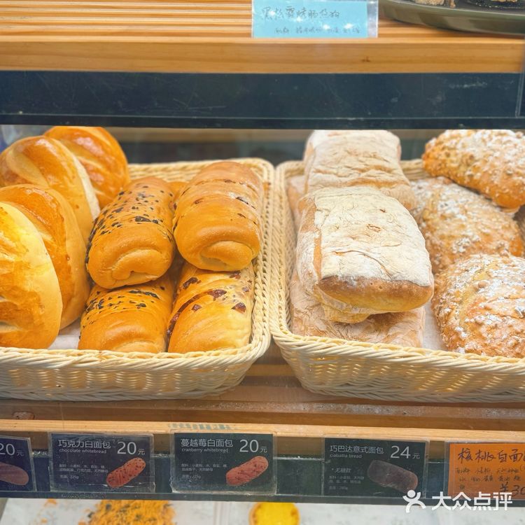 万柳附近一家很有名俄式面包房 主食宵夜必选