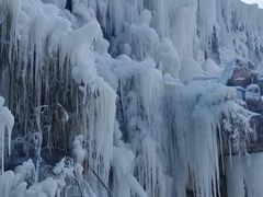 -雪山彩虹谷景区