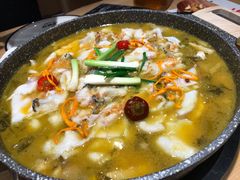 -山城外·非遗酸菜鱼(新都汇融店)