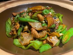 碾辣椒炒肉-吃饭皇帝大土家民族菜(正大广场店)