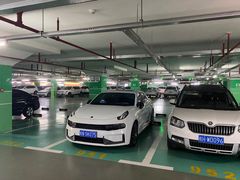 -龙湖天街-停车场