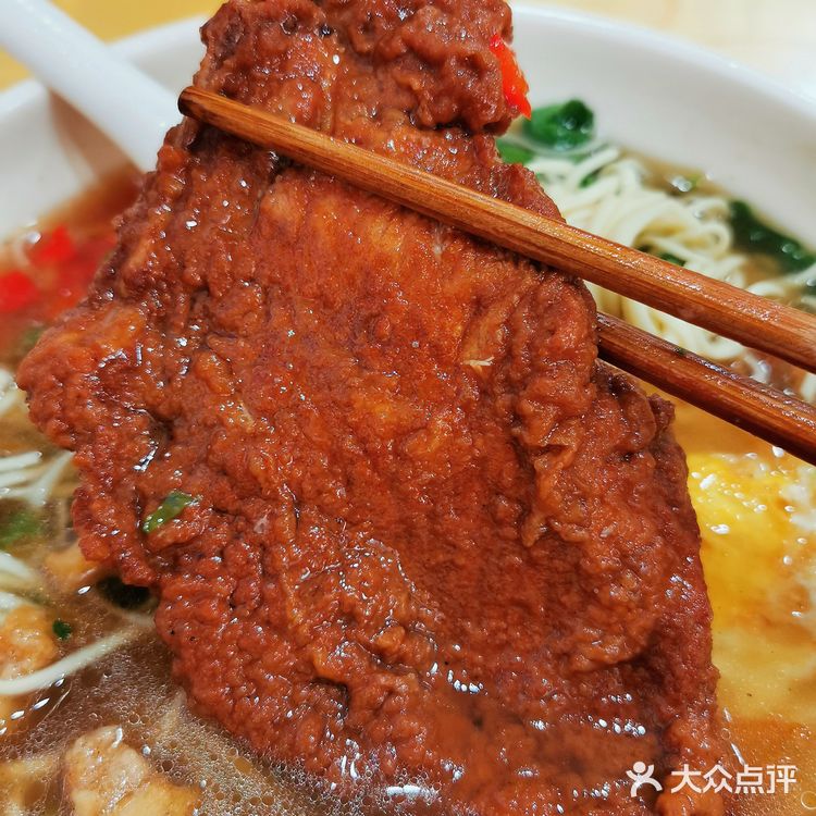 小巷里的这一碗本帮大排面嗦起～