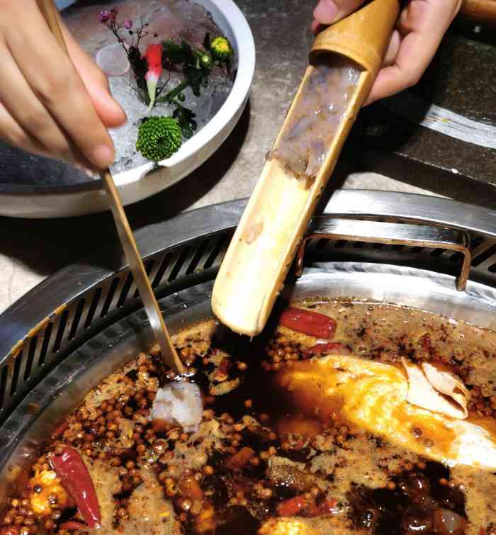 龙门九号61百年洋楼 江景火锅-"饭店位置: 南滨路老街,靠近上清市