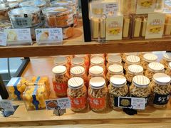 面包甜点陈列柜-壹谷多面包生日蛋糕 (三和店)