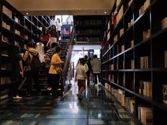 -钟书阁(松江泰晤士小镇店)