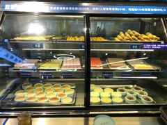 面包甜点陈列柜-蚝英雄鲜蚝自助专门店(长楹天街直营店)
