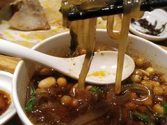 嗖嗖酸辣粉-甲乙饼·北京手工肉饼(西直门凯德茂店)