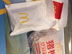 猪柳炒双蛋堡-麦当劳(萧山国际机场T3航站楼店)