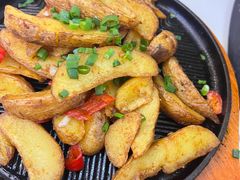 -阿瓦山寨·湘菜现炒·剁椒鱼头王(咸阳总店)