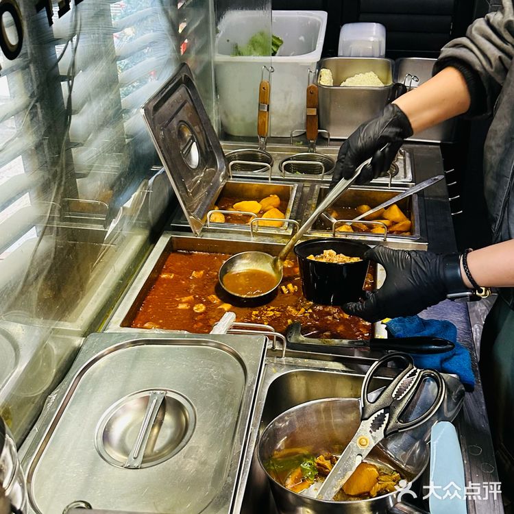冬天来一碗热腾腾牛杂饭～