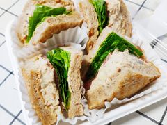 核桃吞拿鱼鸡蛋三明治-巴黎贝甜(大宁国际商业广场店)