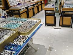 -美式眼镜·授权蔡司.依视路.尼康.豪雅.明月(人民广场店)