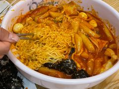 -火鸡爪东大门猎奇炒年糕