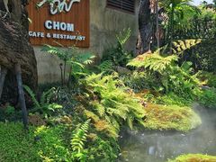 -Chom Cafe and Restaurant