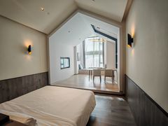 -上海虹桥中心爱琴海亚朵S酒店