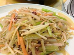 五彩鱿鱼丝-东方之猪四更烤乳猪(金垦总店)