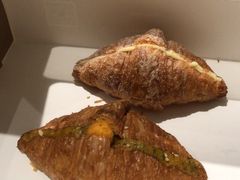 蛋黄肉松可颂-月枫堂(长春这有山店)